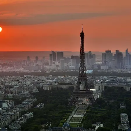 A Studio In * Paris