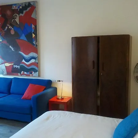 A Studio In Apartment Paris